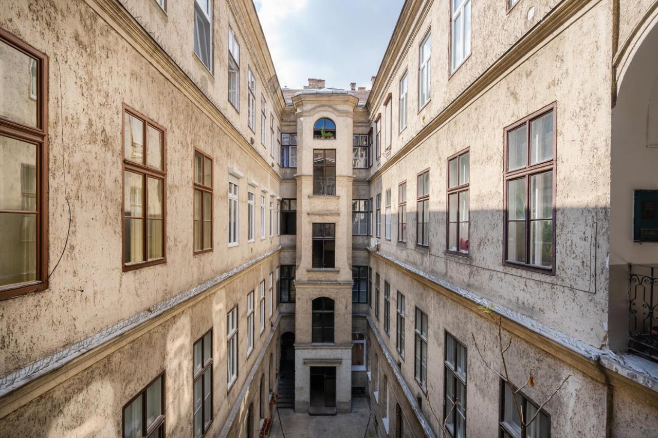 Lonyay Grand Central Budapeste Exterior foto